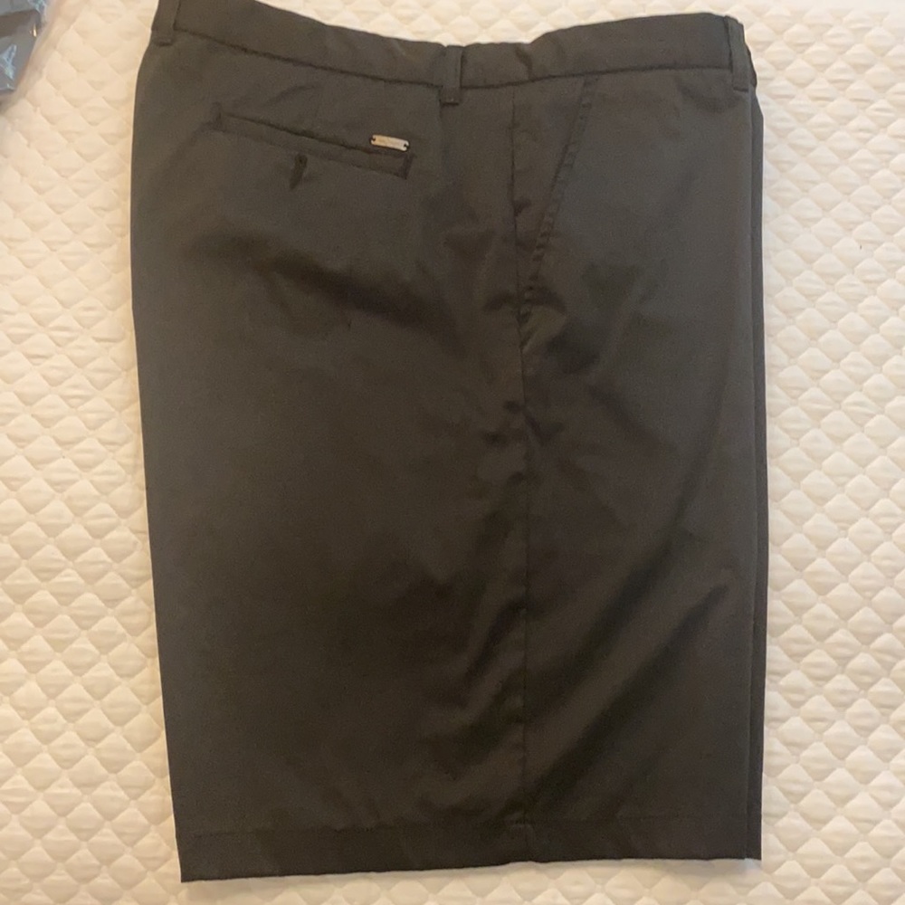 Greg Norman Collection Black Men’s Golf Shorts